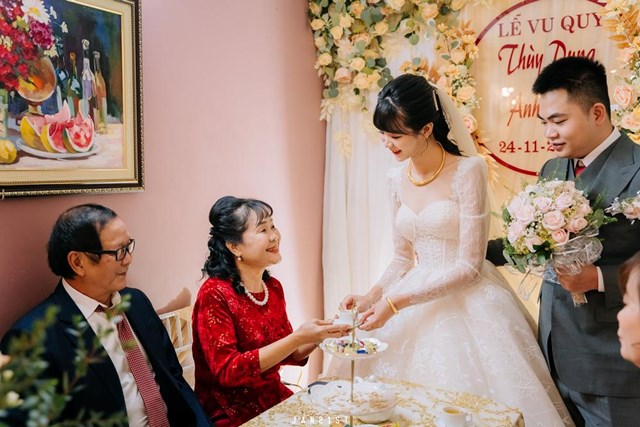 co-dau-chu-re-moi-tra-banh-trong-le-vu-quy