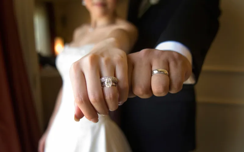 5 Lý Do Nên Tặng Nhẫn Kỷ Niệm Ngày Cưới – Món Quà Nhỏ, Ý Nghĩa Lớn