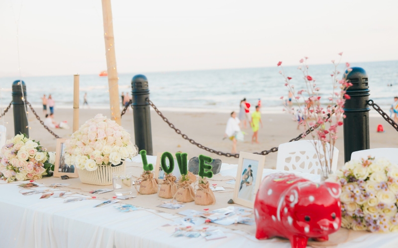 Tổ chức một bữa tiệc bí mật cho ngày kỷ niệm cưới