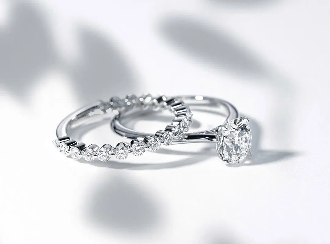 NHẪN CẦU HÔN VÀNG TRẮNG: TẤT TẦN TẬT VỀ XU HƯỚNG MỚI, PHONG THỦY VÀ CHIẾC NHẪN PHÙ HỢP VỚI BẠN!