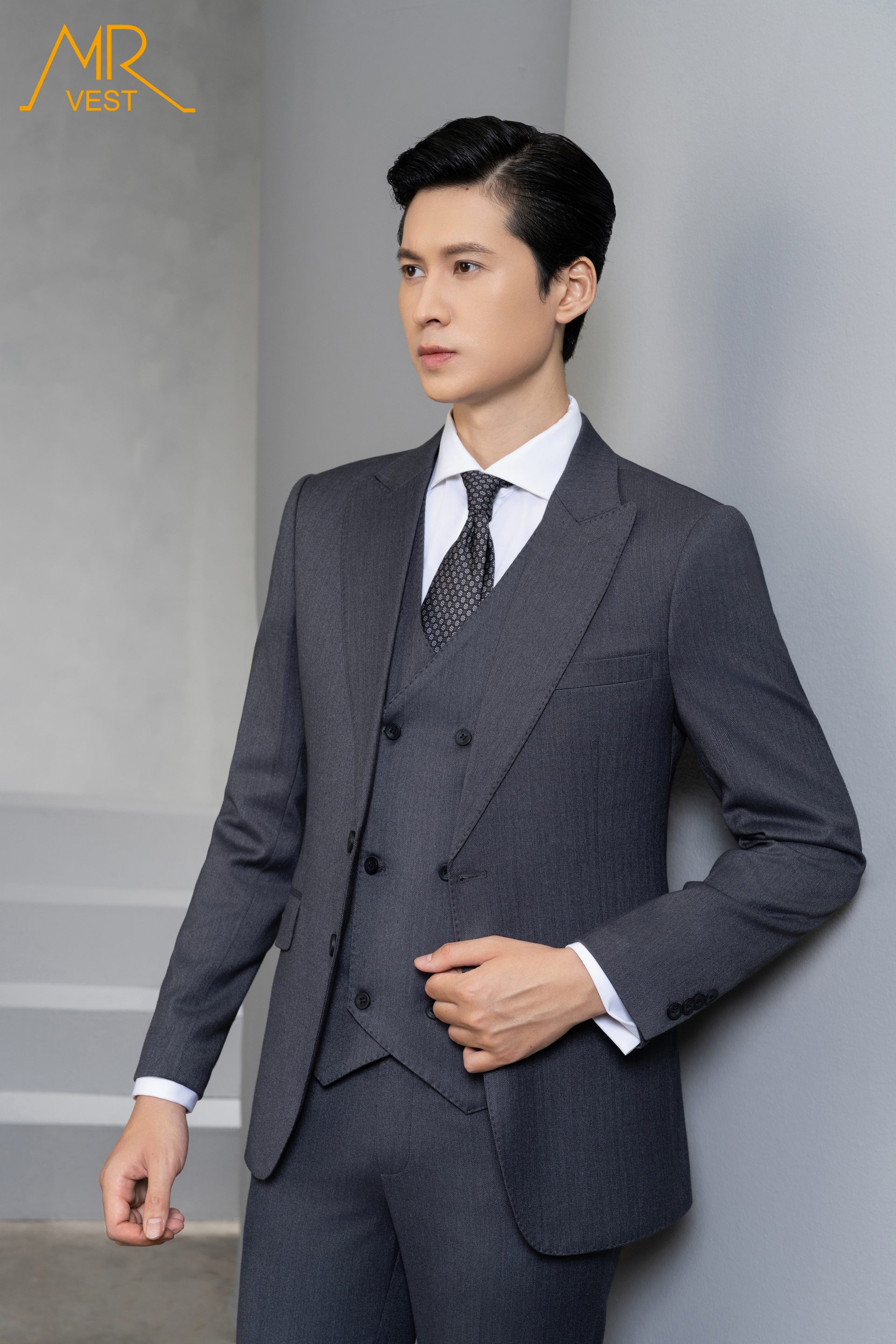 vest-cuoi-nam-ve-nhon-dang-slim-fit