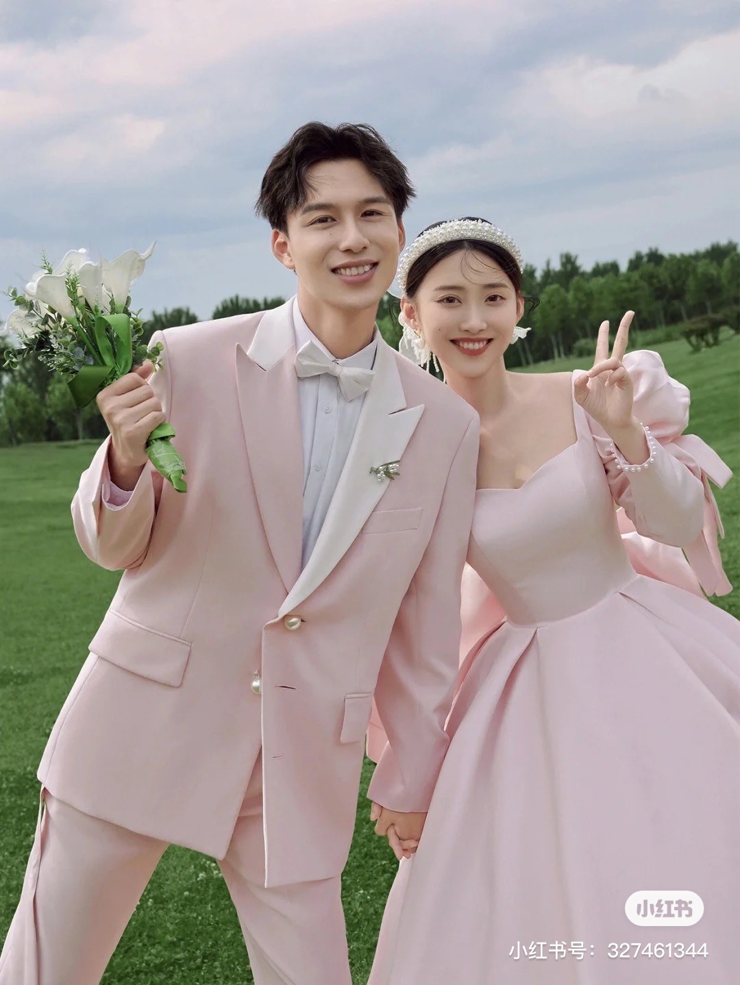 vest-cuoi-hong-pastel-phu-hop-cap-doi-tre