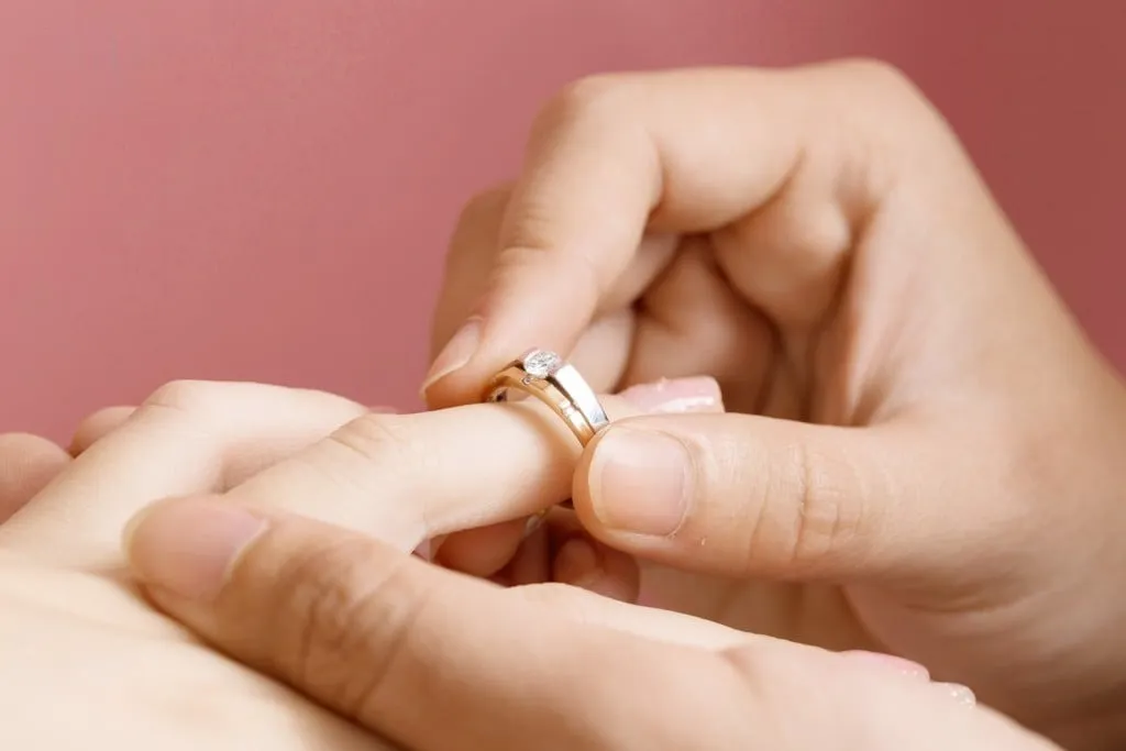 TẠI SAO NÊN ĐẶT NHẪN CƯỚI THIẾT KẾ THEO YÊU CẦU