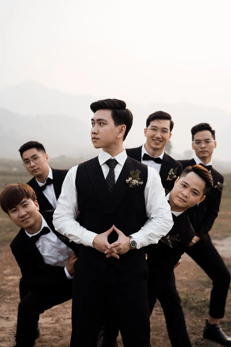ch&uacute; rể v&agrave; hội bạn th&acirc;n