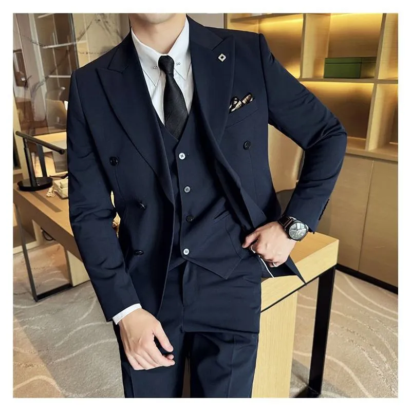 điểm nhấn tr&ecirc;n vest cưới nam
