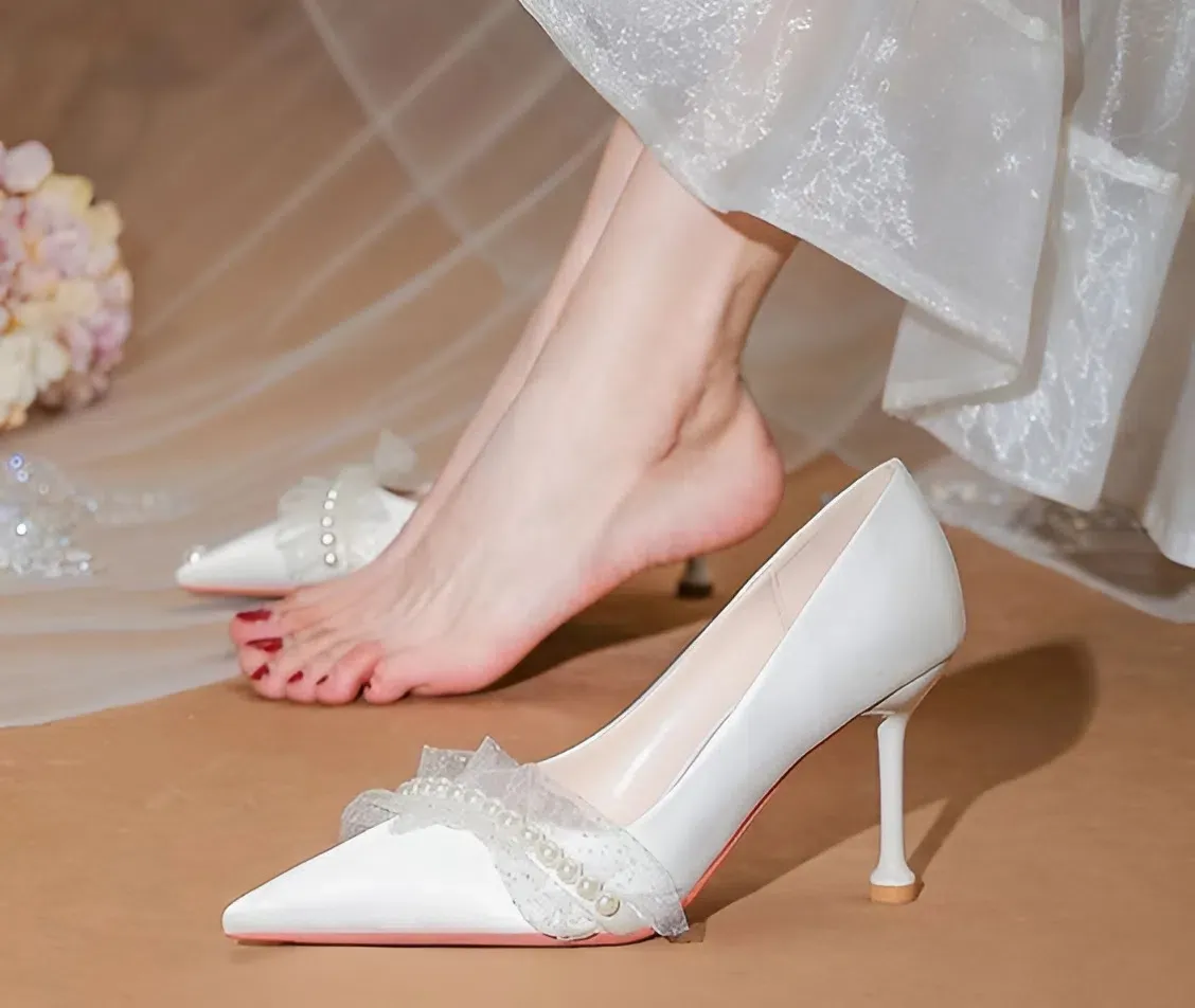 lựa chọn gi&agrave;y cưới thoải m&aacute;i
